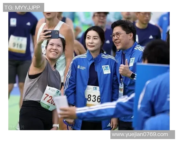 从贫困小子到绿茵场上的璀璨明星他的奋斗故事激励了无数年轻人