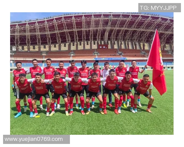 足球明星巡回演出盛典:激情四溢的绿茵场上与球迷共庆荣耀时刻 足球明星巡回演出盛典:激情四溢的绿茵场上与球迷共庆荣耀时刻