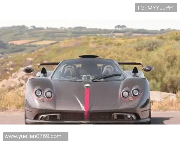 足球明星们的豪车生活揭秘你不知道的奢华座驾与驾驶体验 足球明星们的豪车生活揭秘你不知道的奢华座驾与驾驶体验