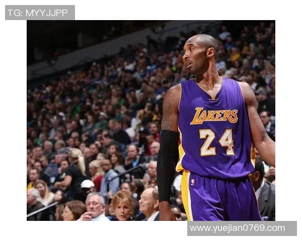 足球明星的盛世容颜与球场魅力交织的璀璨人生之旅 足球明星的盛世容颜与球场魅力交织的璀璨人生之旅